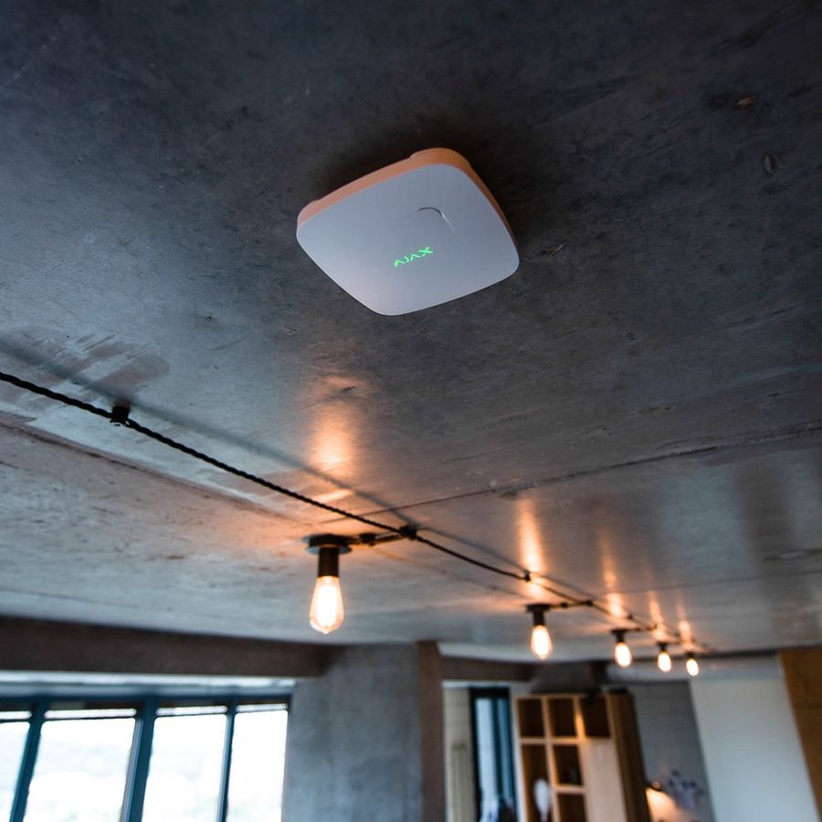 Wireless smoke detector mounted on a ceiling